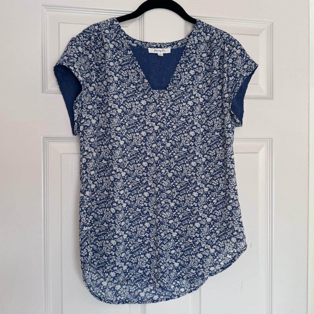 Patterned Blouse - Picture 8 of 10